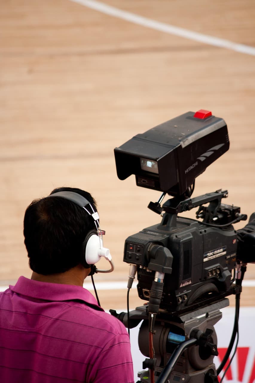 Vidéaste en pleine captation illustrant le métier