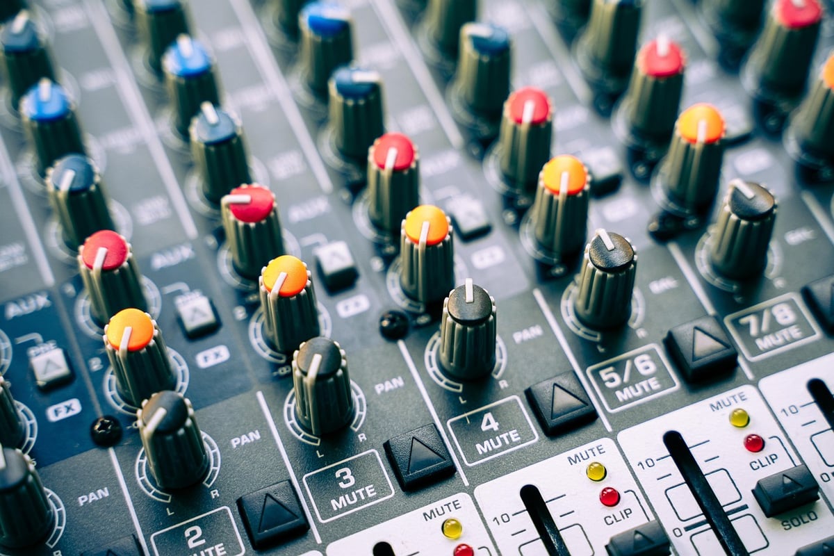 Table de mixage professionnelle pour ingénieur son
